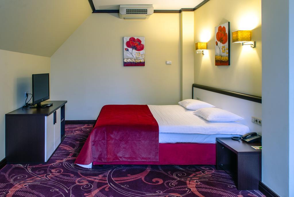 Park-Hotel Golosievo Kiev Ngoại thất bức ảnh