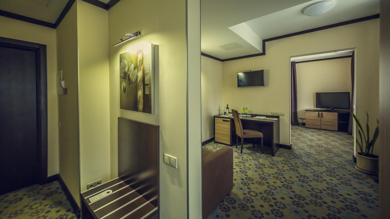 Park-Hotel Golosievo Kiev Ngoại thất bức ảnh