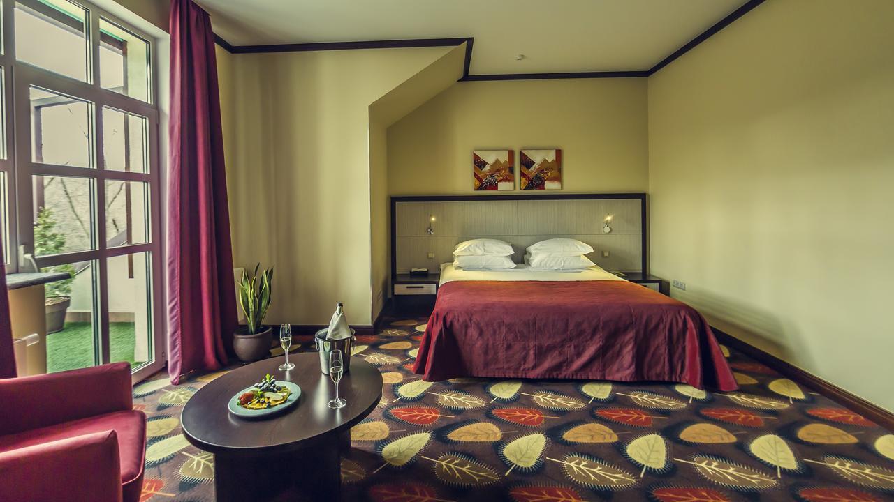 Park-Hotel Golosievo Kiev Ngoại thất bức ảnh