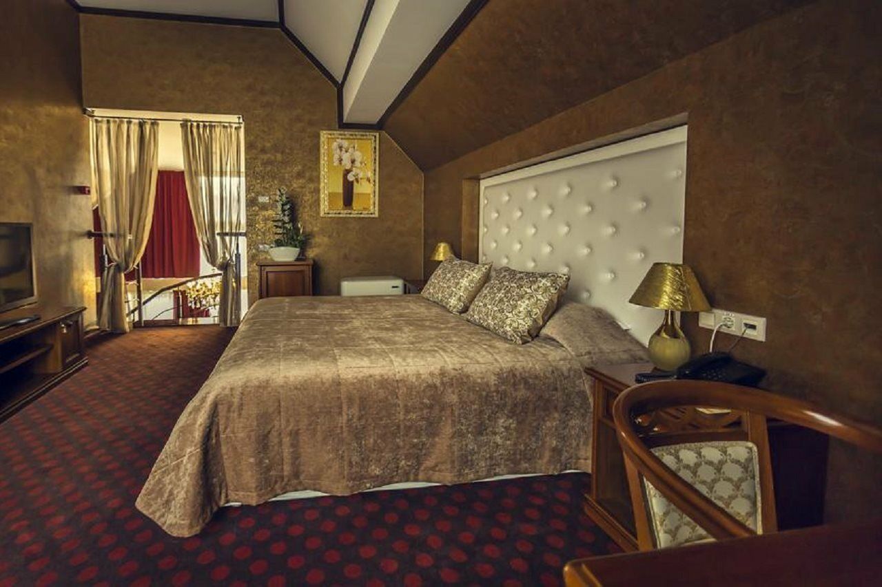 Park-Hotel Golosievo Kiev Ngoại thất bức ảnh